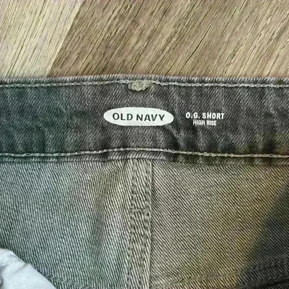 Old Navy O.G. Short High Rise distressed shorts - Picture 2 of 10